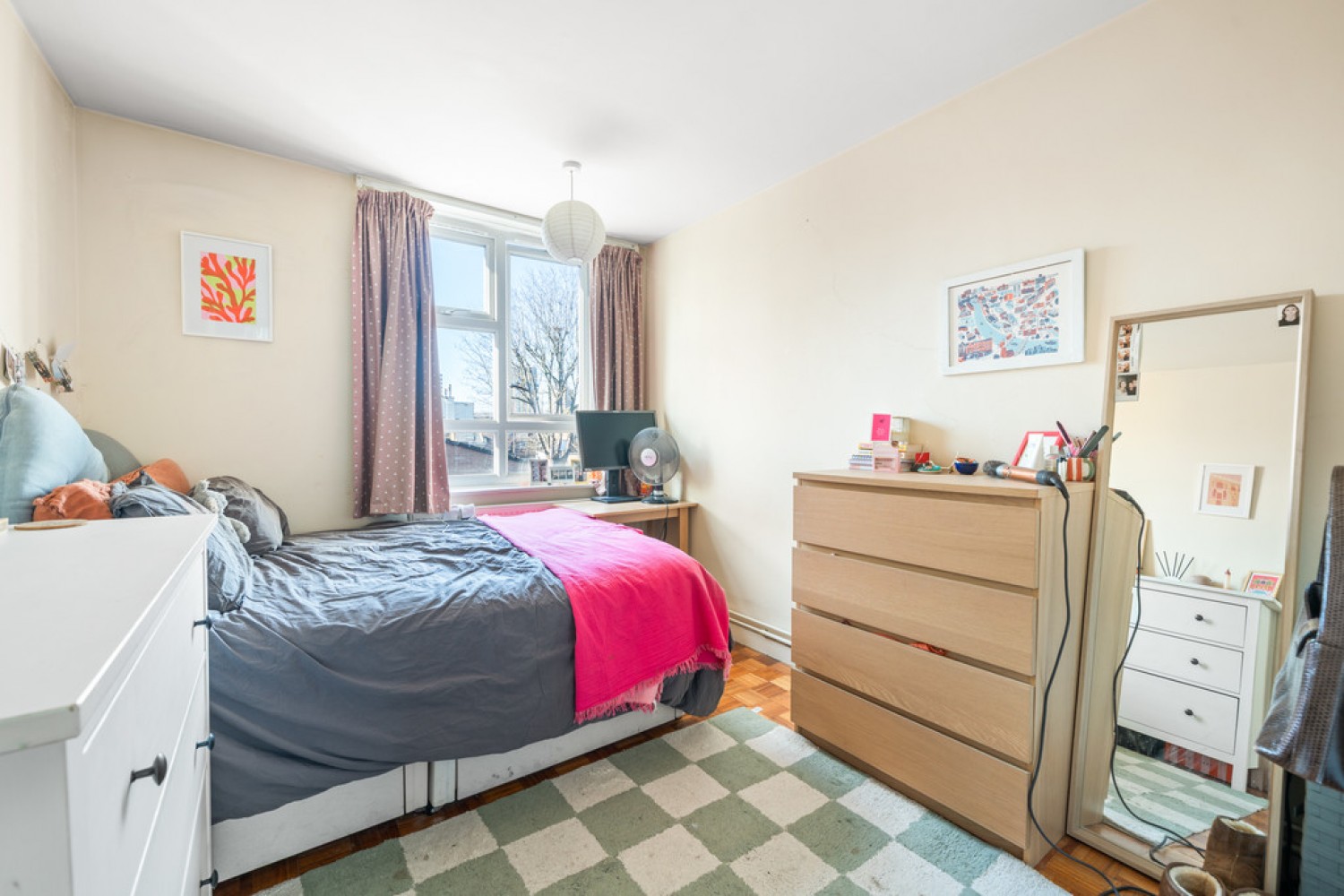 4 bedroom Flat in Falcon Grove, Battersea