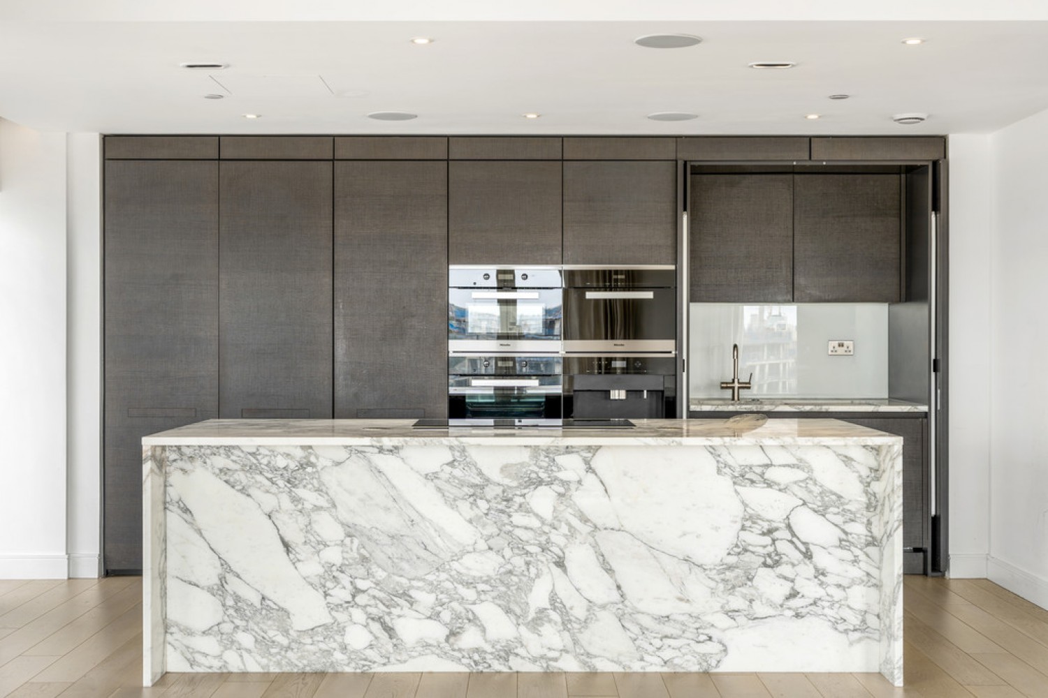 3 bedroom Flat for Letting The Tower, Chelsea Creek