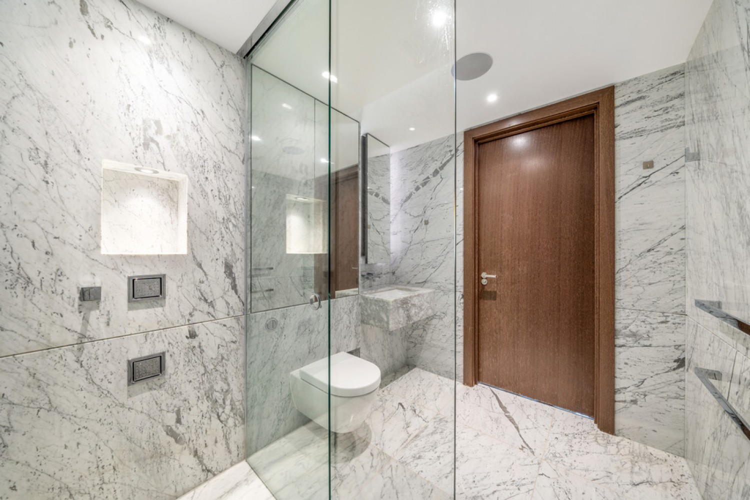 3 bedroom Flat for Letting The Tower, Chelsea Creek