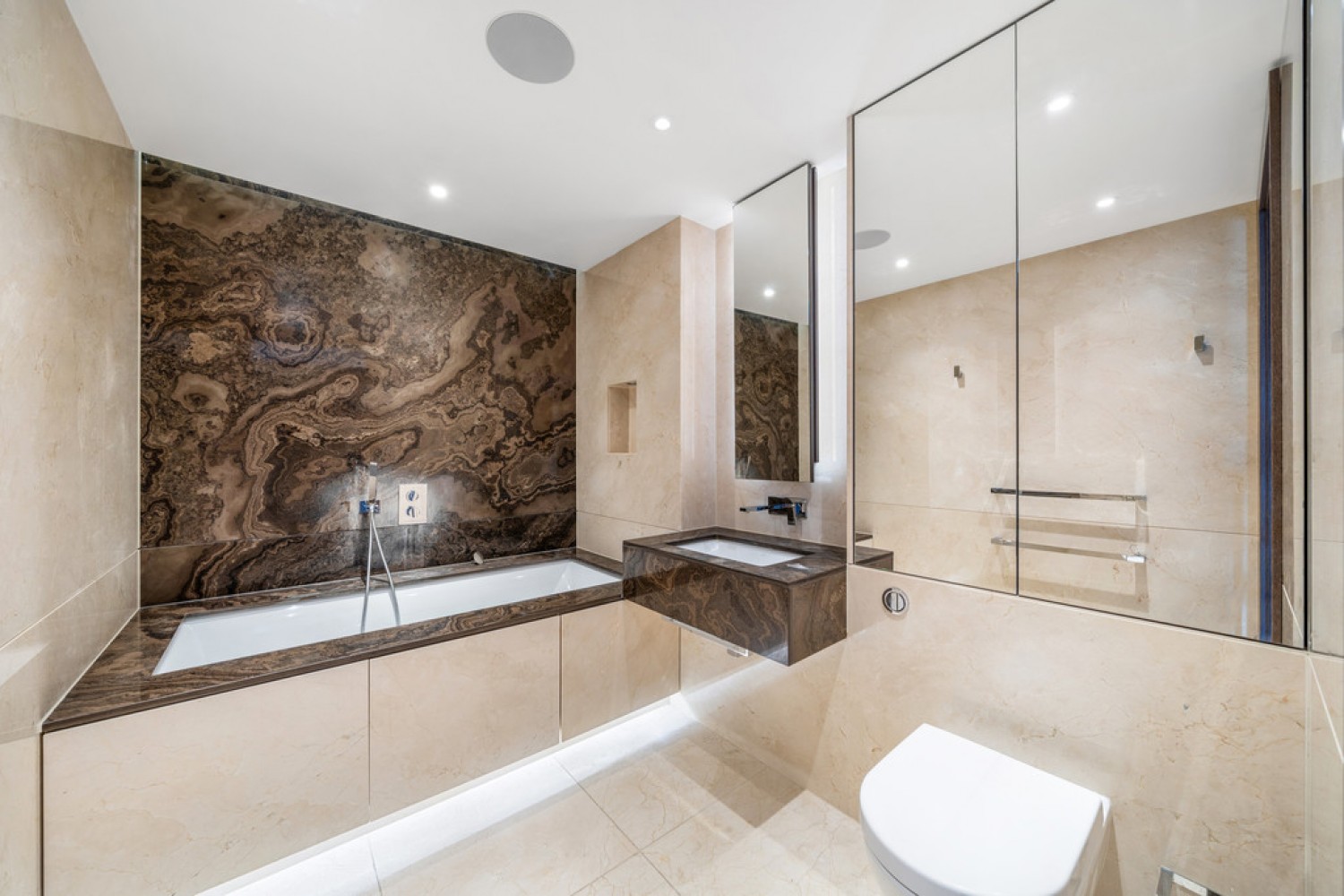 3 bedroom Flat for Letting The Tower, Chelsea Creek