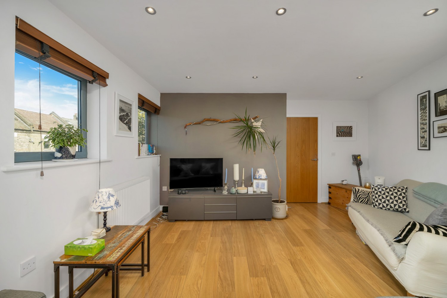 1 bedroom Flat for Sale Battersea Park Road, Battersea