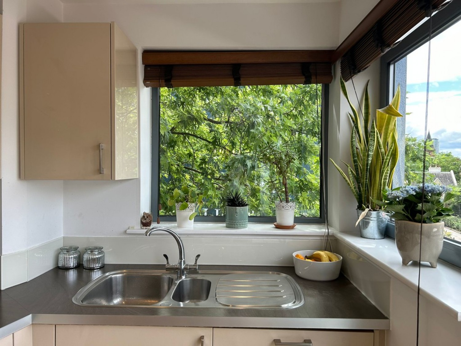 1 bedroom Flat for Sale Battersea Park Road, Battersea