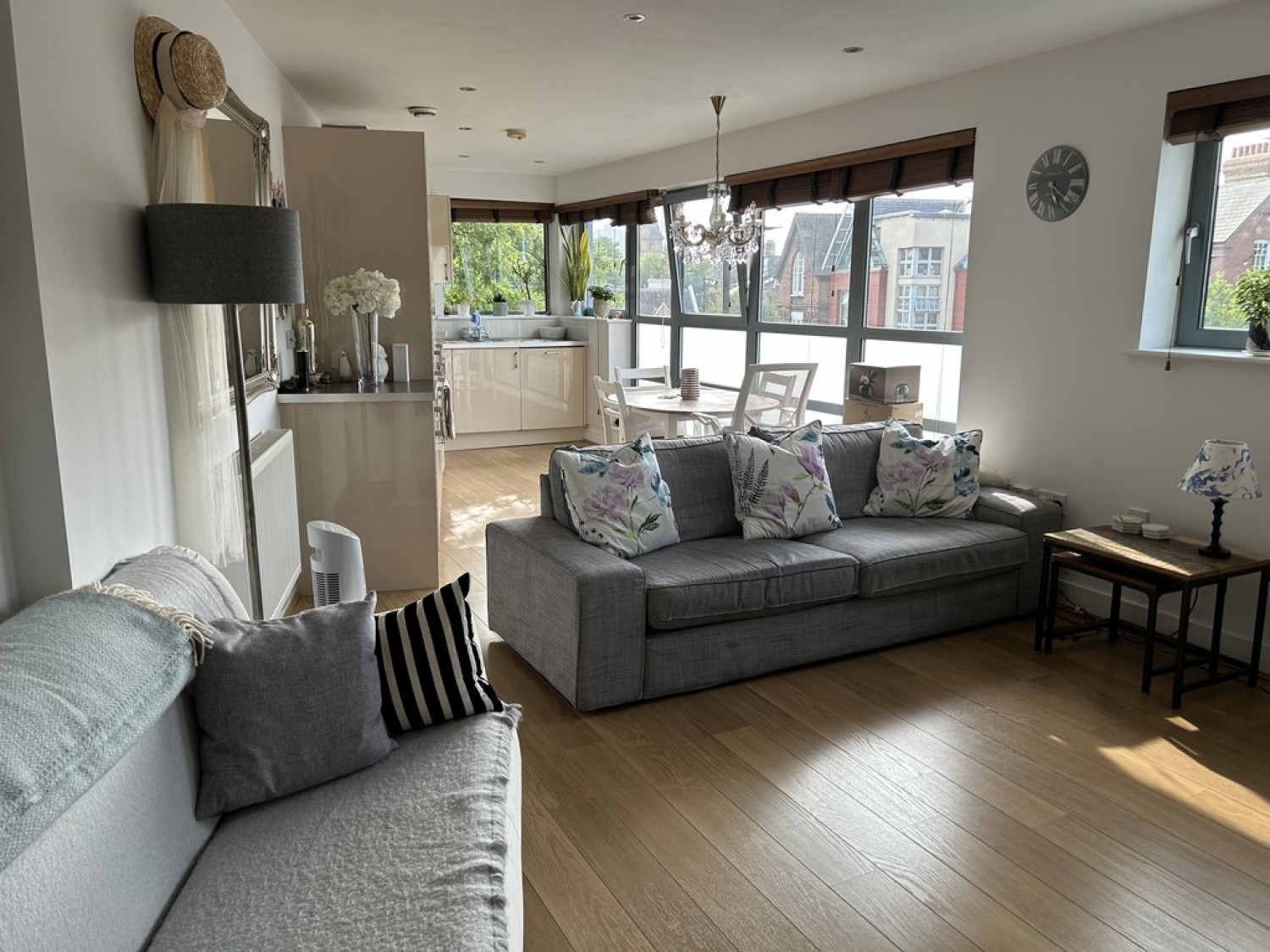 1 bedroom Flat for Sale Battersea Park Road, Battersea