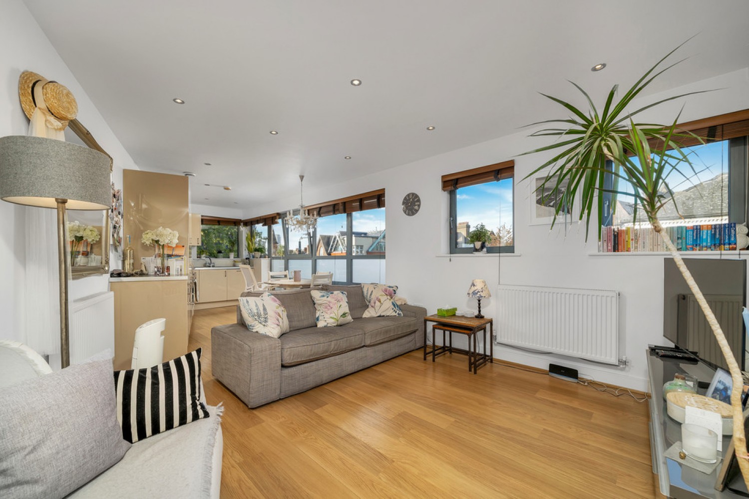 1 bedroom Flat for Sale Battersea Park Road, Battersea
