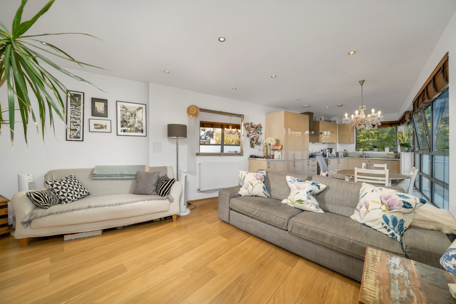 1 bedroom Flat for Sale Battersea Park Road, Battersea