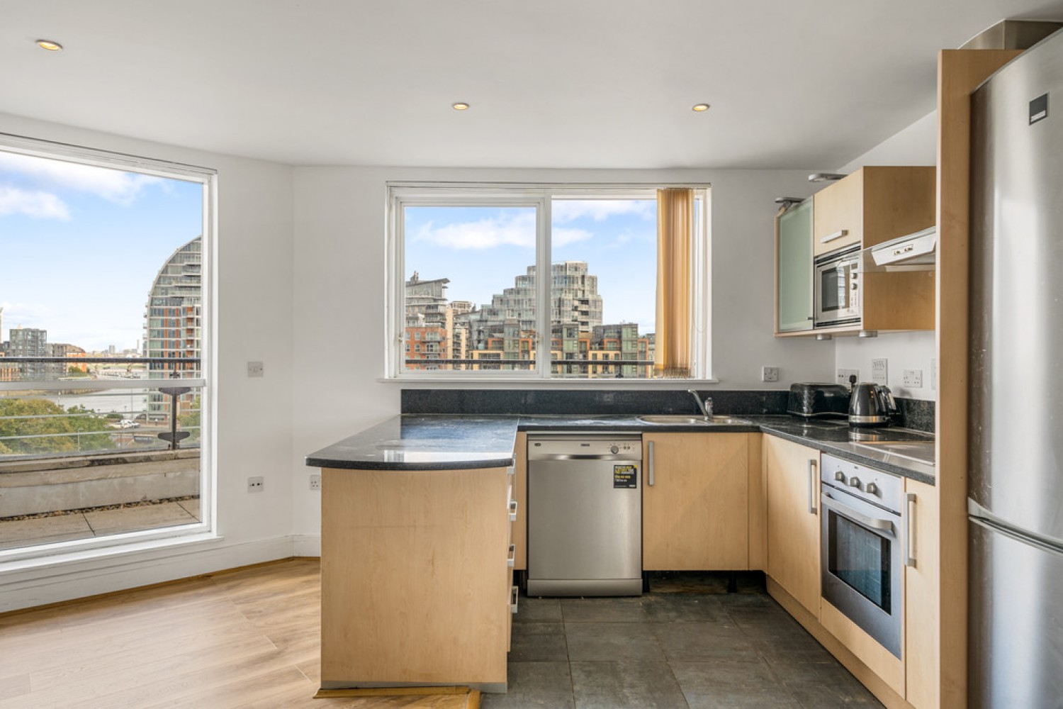 2 bedroom Flat in Riverside West, Wandsworth