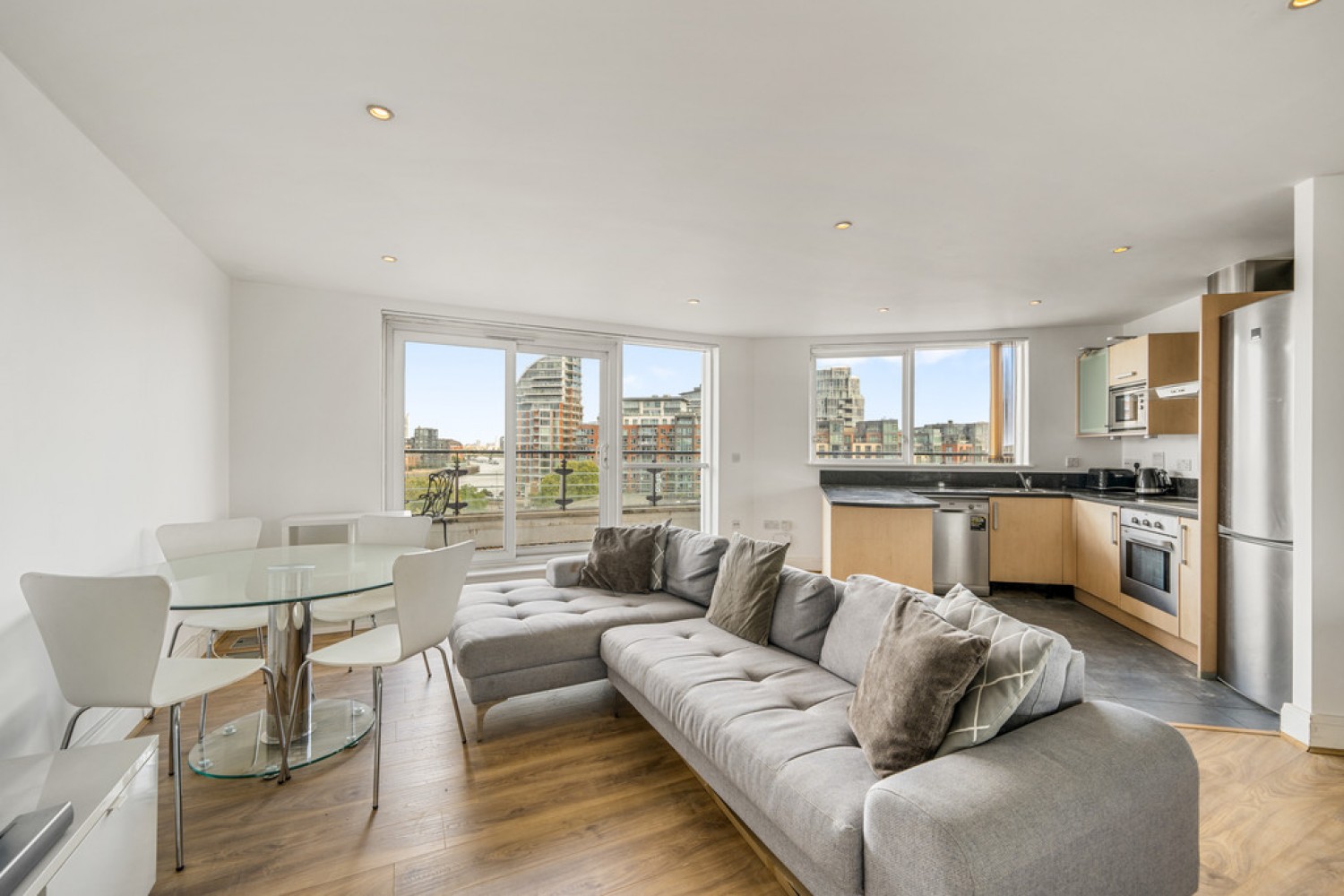 2 bedroom Flat in Riverside West, Wandsworth