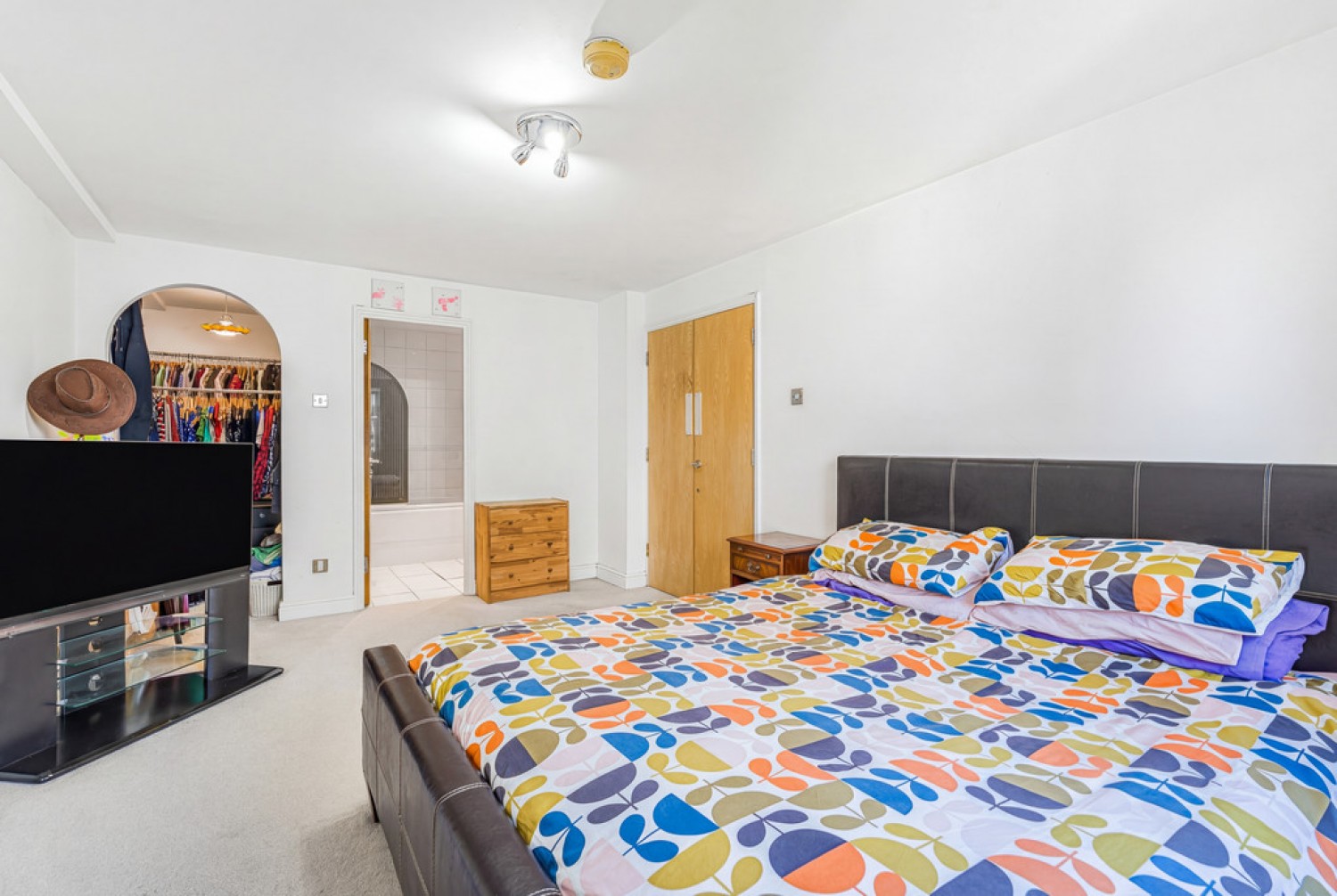2 bedroom Flat for Sale Prices Court, Cotton Row, Battersea