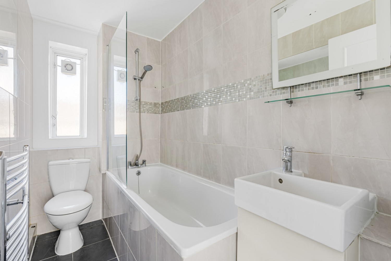 2 bedroom Flat for Sale Finborough Road, Chelsea