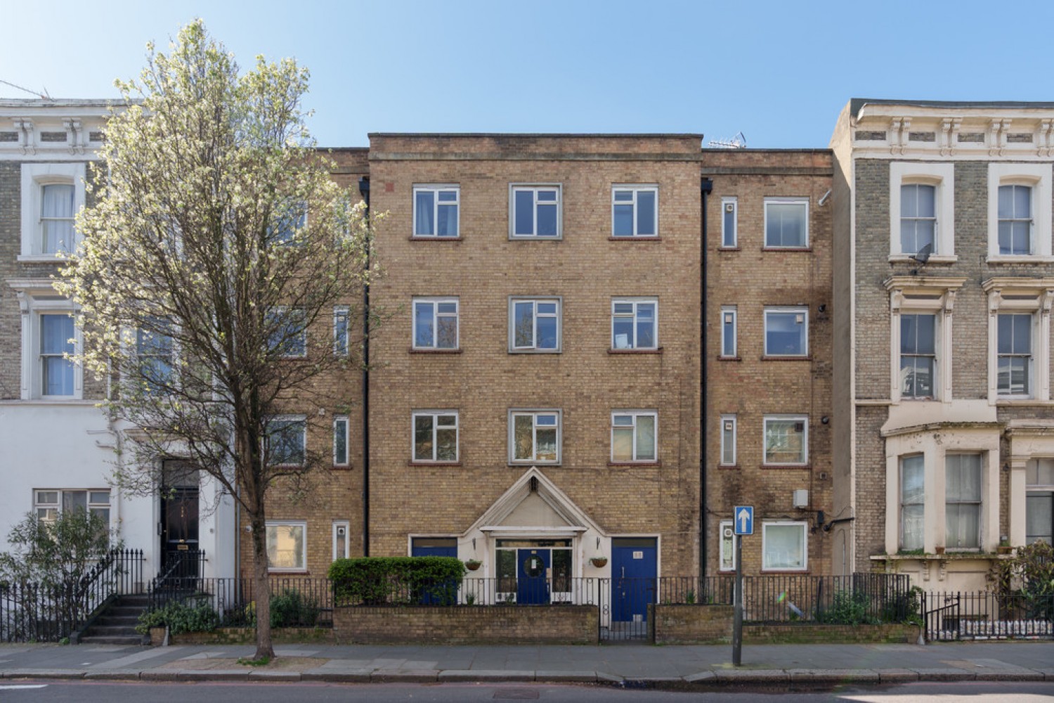 2 bedroom Flat for Sale Finborough Road, Chelsea
