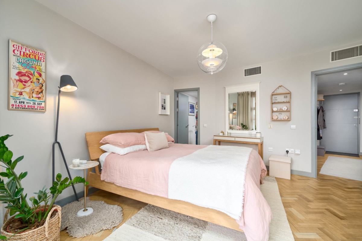 Falcon Wharf, Lombard Road