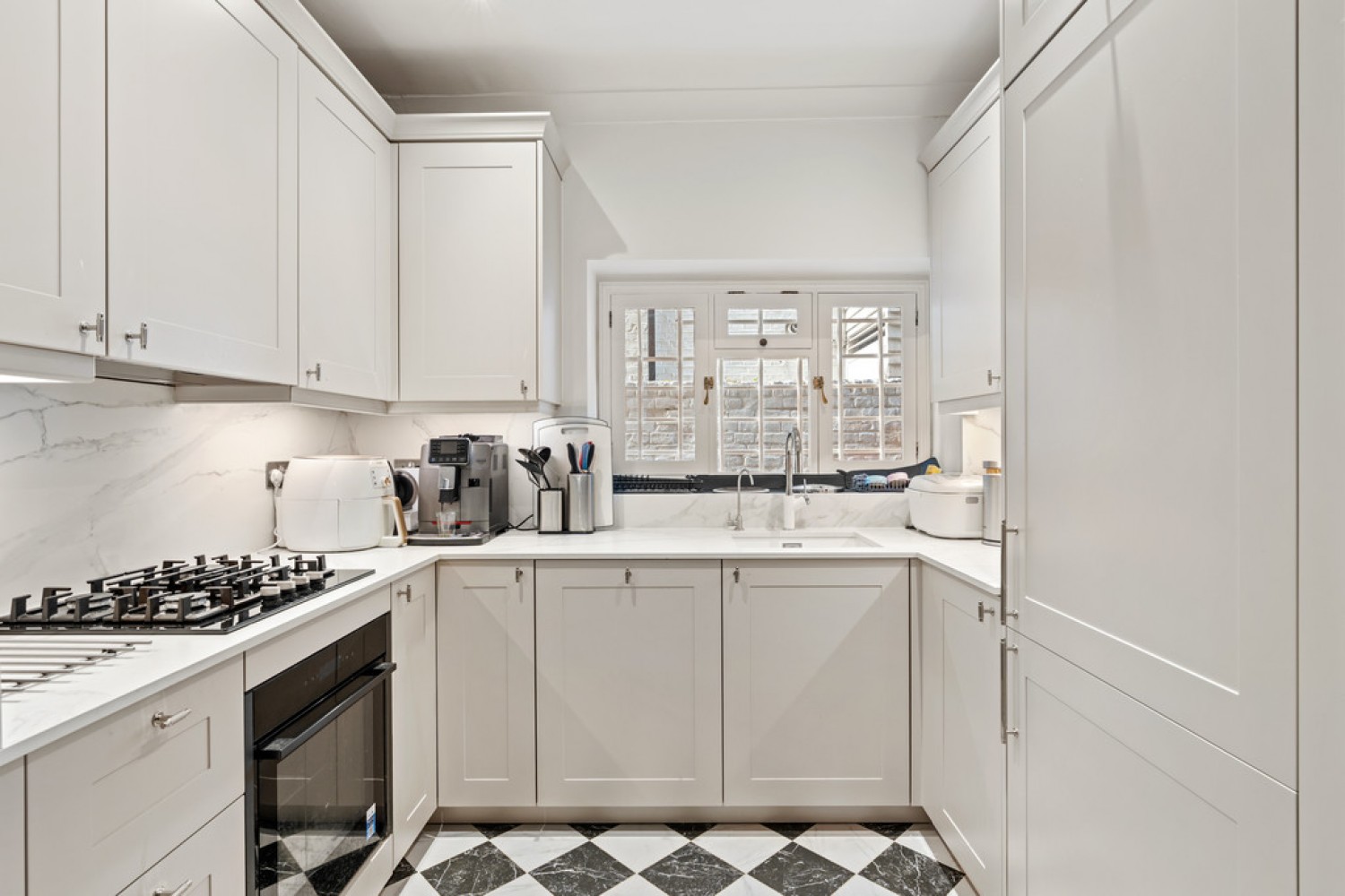 3 bedroom Flat for Sale Redcliffe Gardens, Chelsea