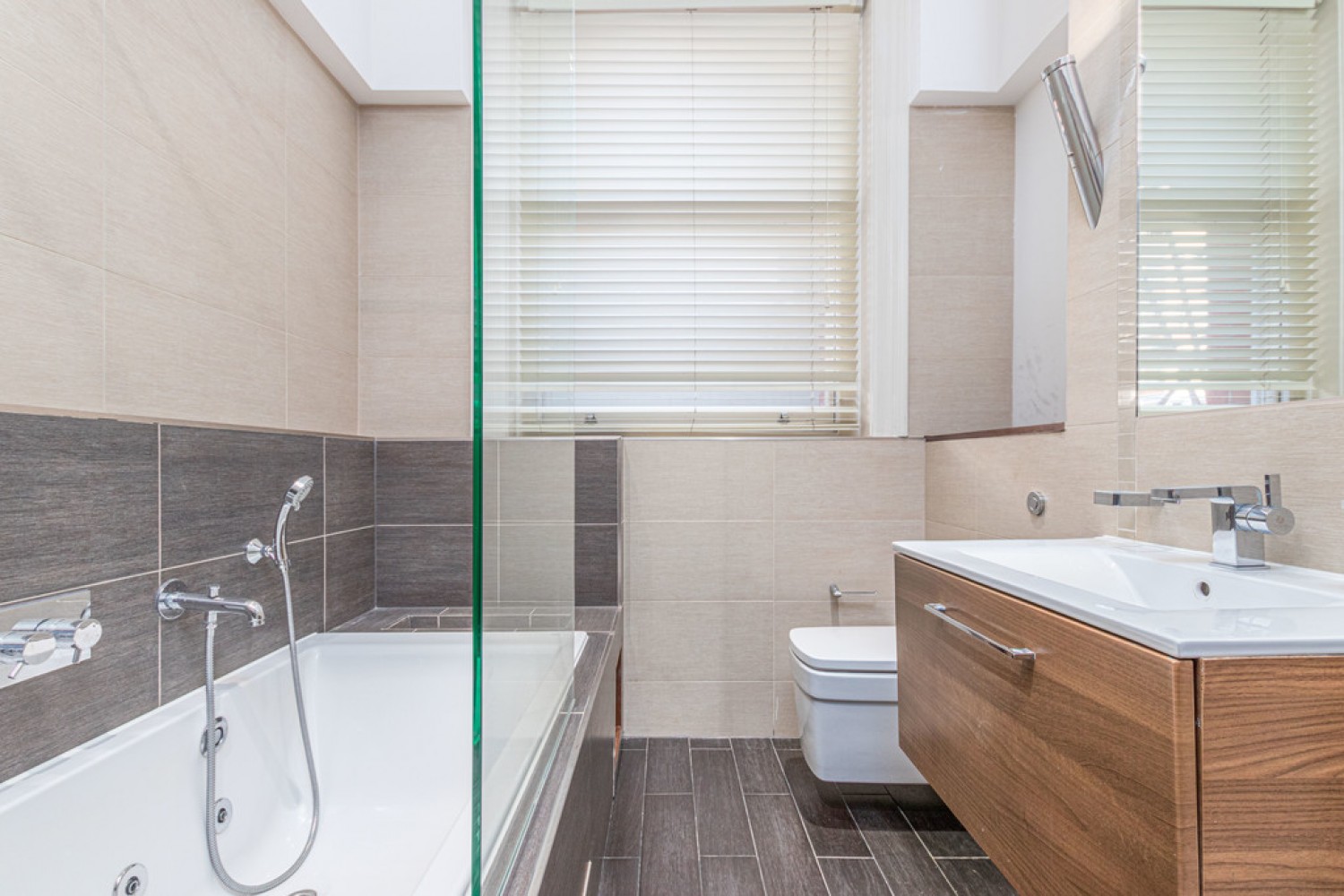 5 bedroom Flat for Sale Marloes Road, Kensington