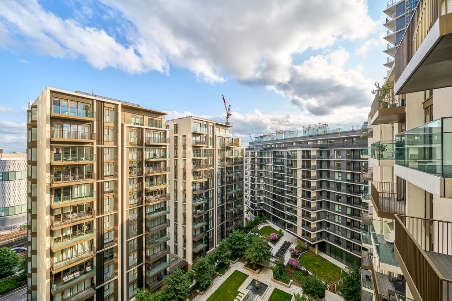 2 bedroom Flat for Sale White City Living, London