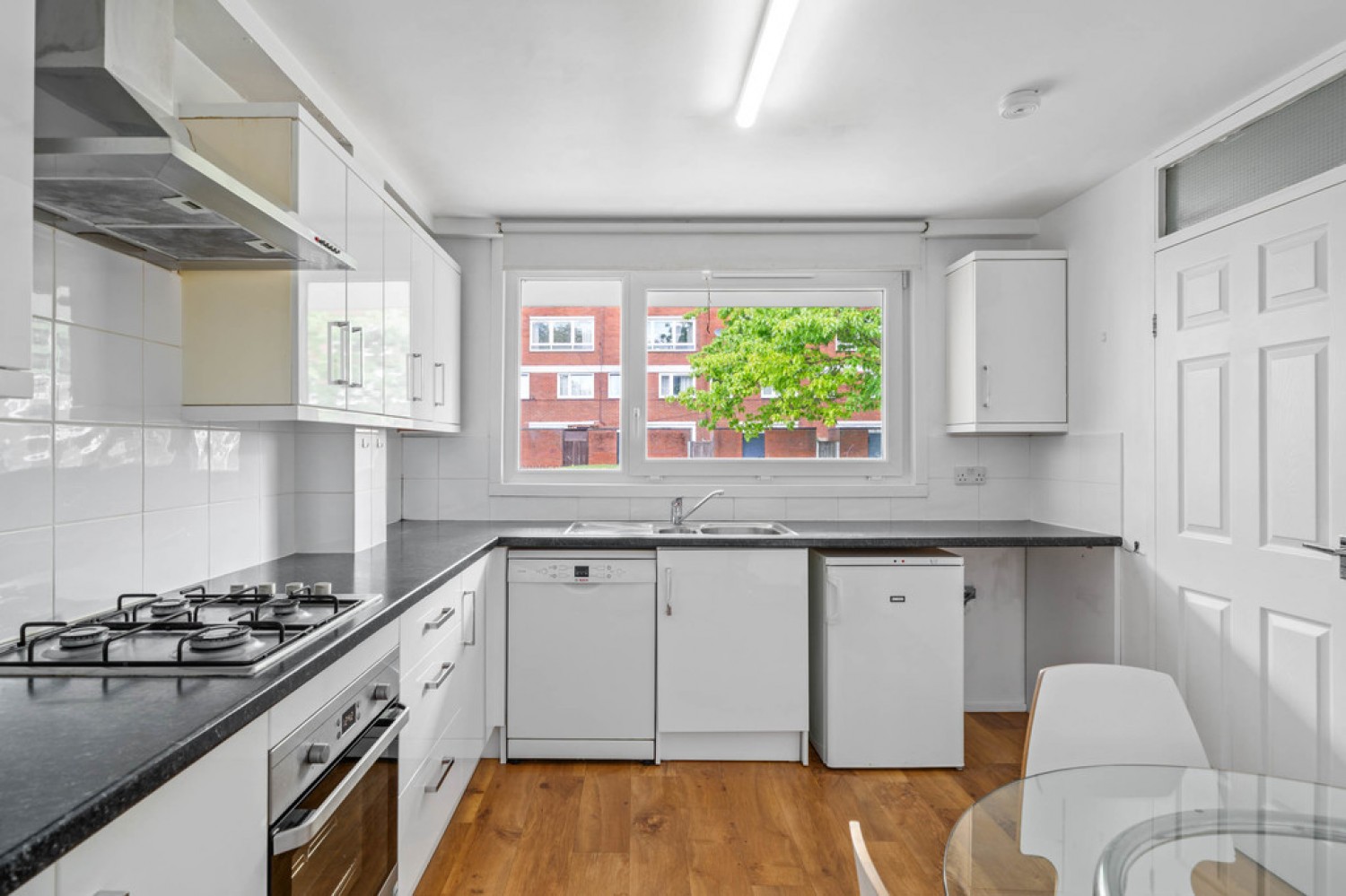 4 bedroom Flat for Letting Mansel Court, Battersea Bridge Road
