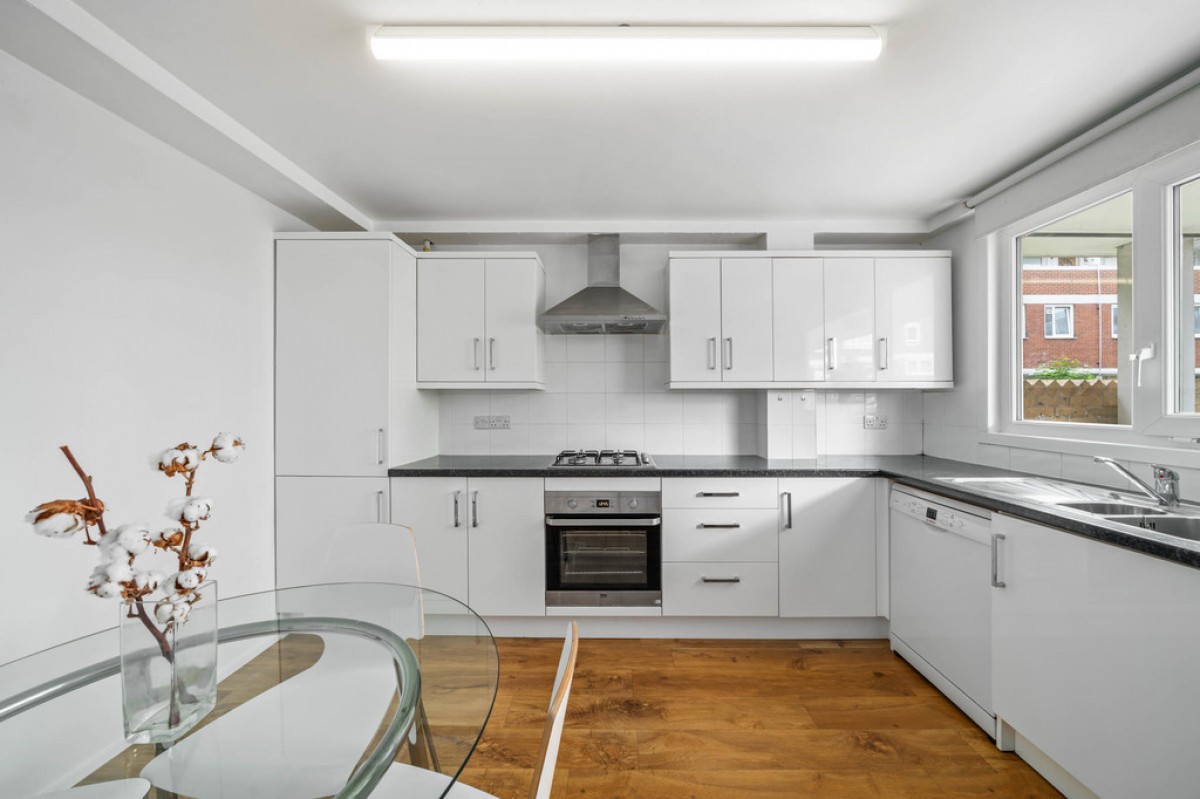 Mansel Court, Battersea Bridge Road