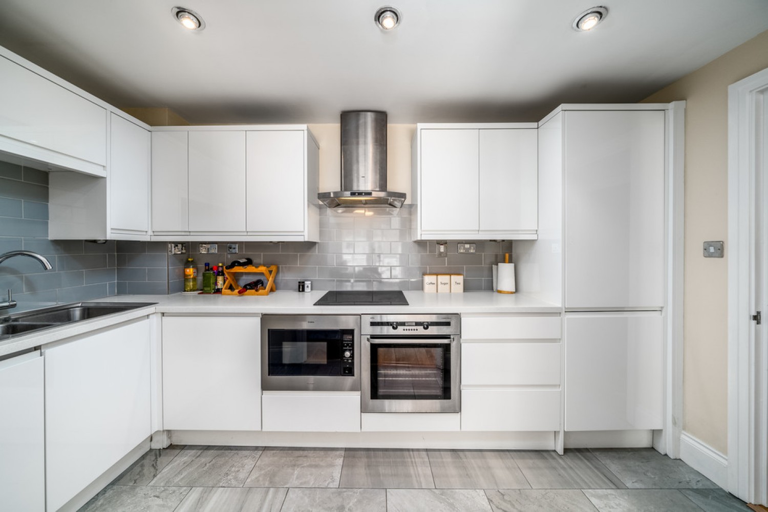 2 bedroom Flat for Sale Smugglers Way, Riverside West