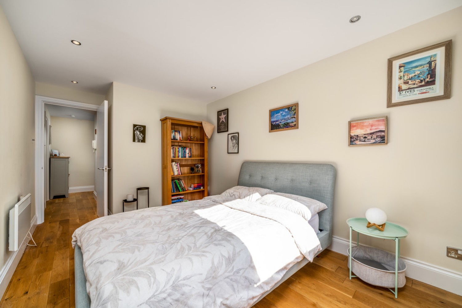 2 bedroom Flat for Sale Smugglers Way, Riverside West