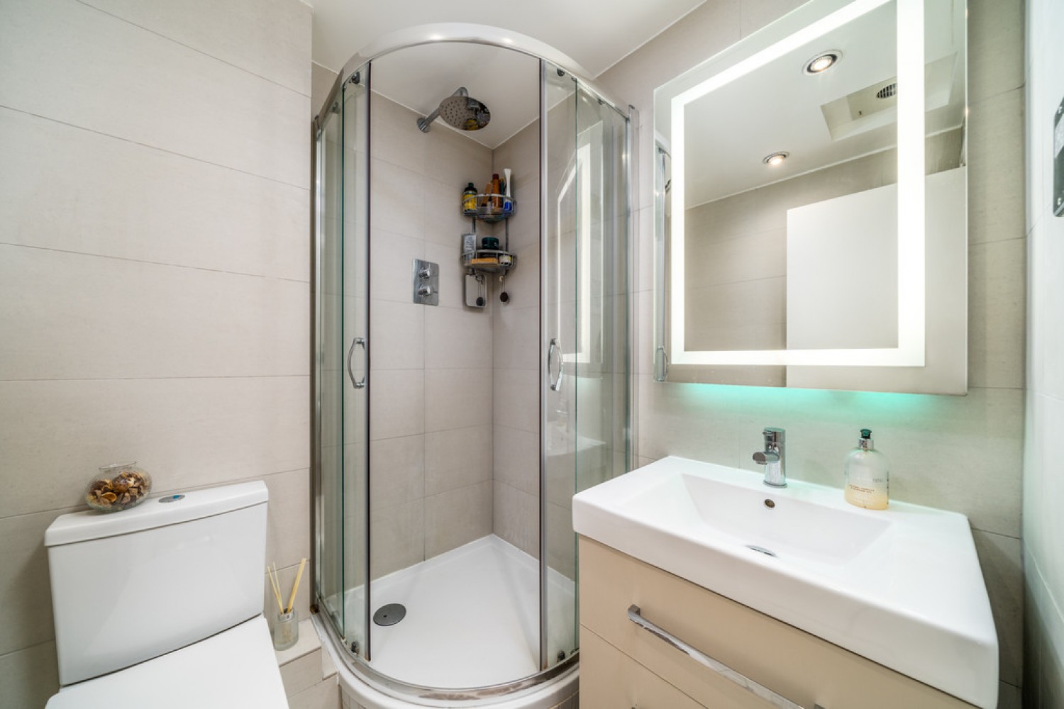 2 bedroom Flat for Sale Smugglers Way, Riverside West
