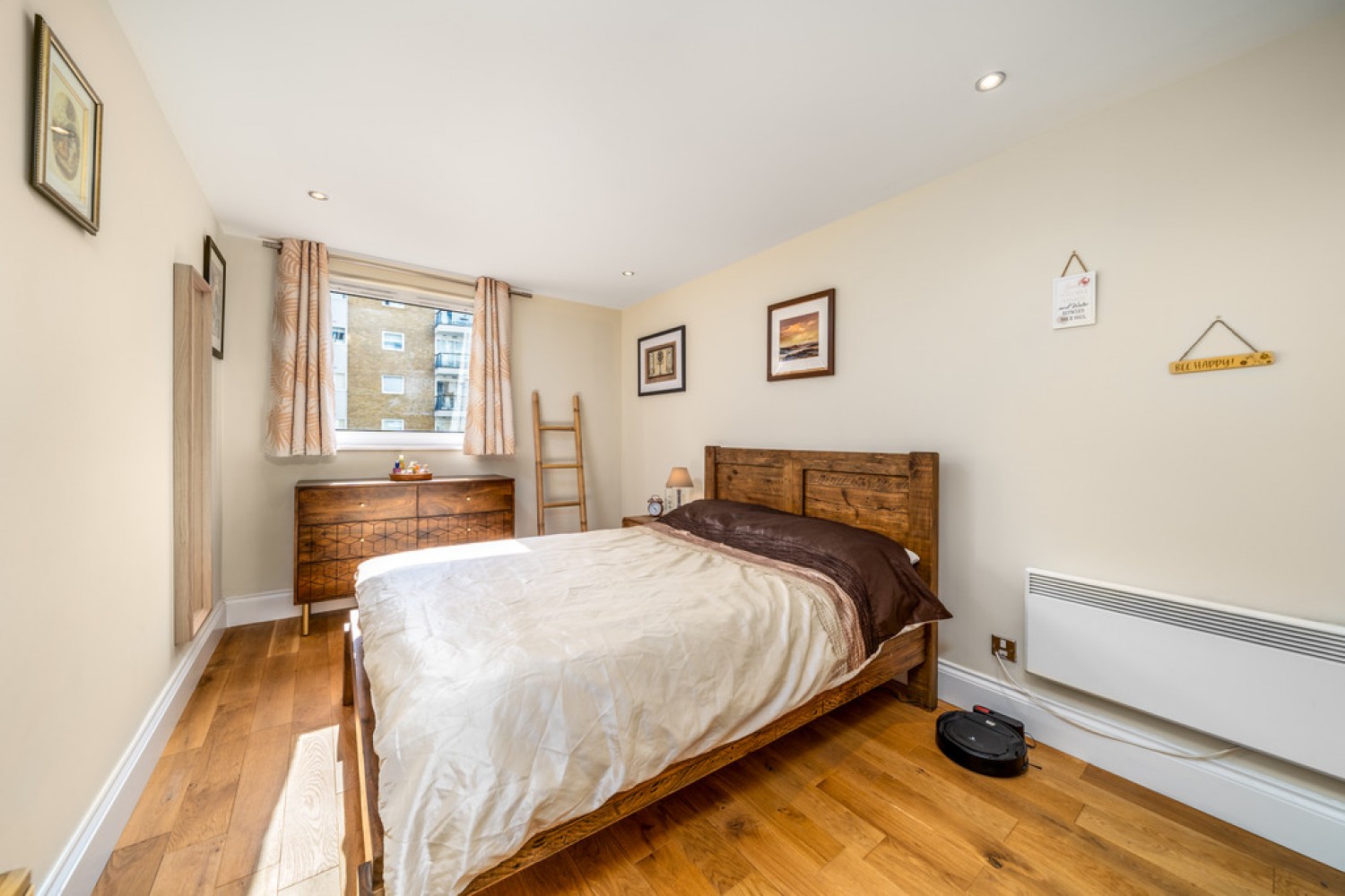 2 bedroom Flat for Sale Smugglers Way, Riverside West