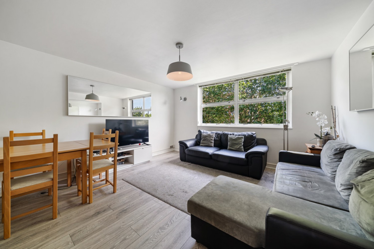 2 bedroom Flat for Sale Ravensworth Court, Fulham