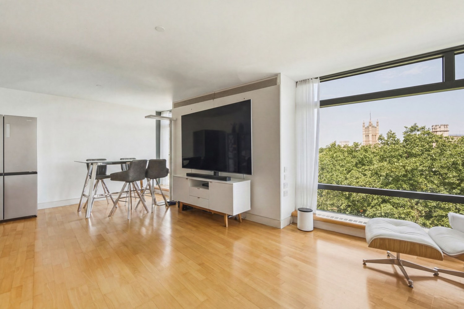 3 bedroom Flat for Letting Parliament View Apartments, Albert Embankment