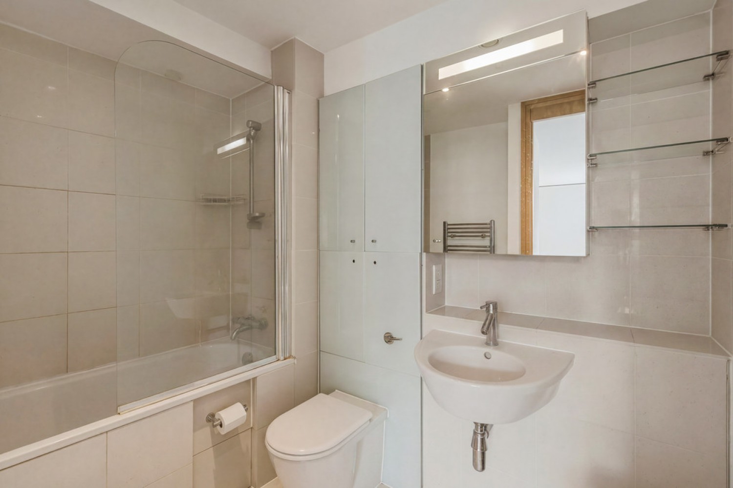 3 bedroom Flat for Letting Parliament View Apartments, Albert Embankment