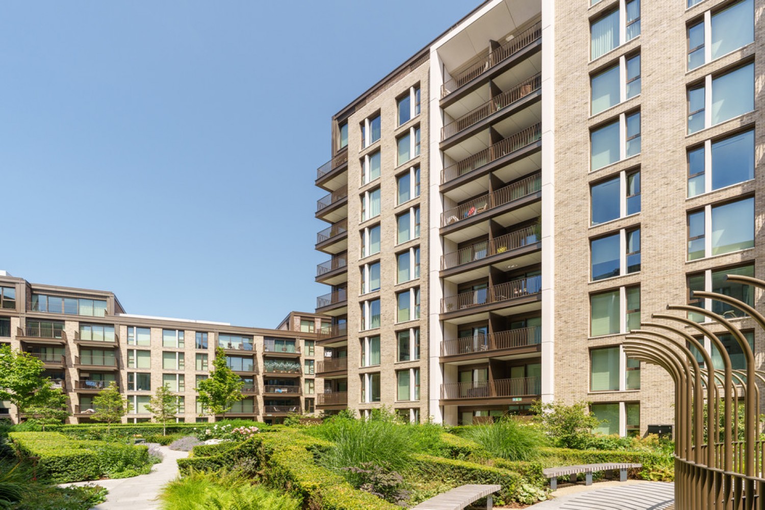 2 bedroom Flat for Sale Saxon House, Kings Road Park