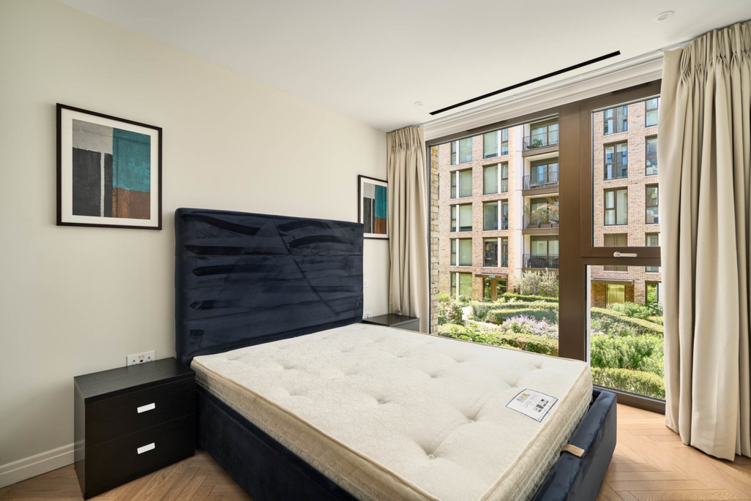 2 bedroom Flat for Sale Saxon House, Kings Road Park