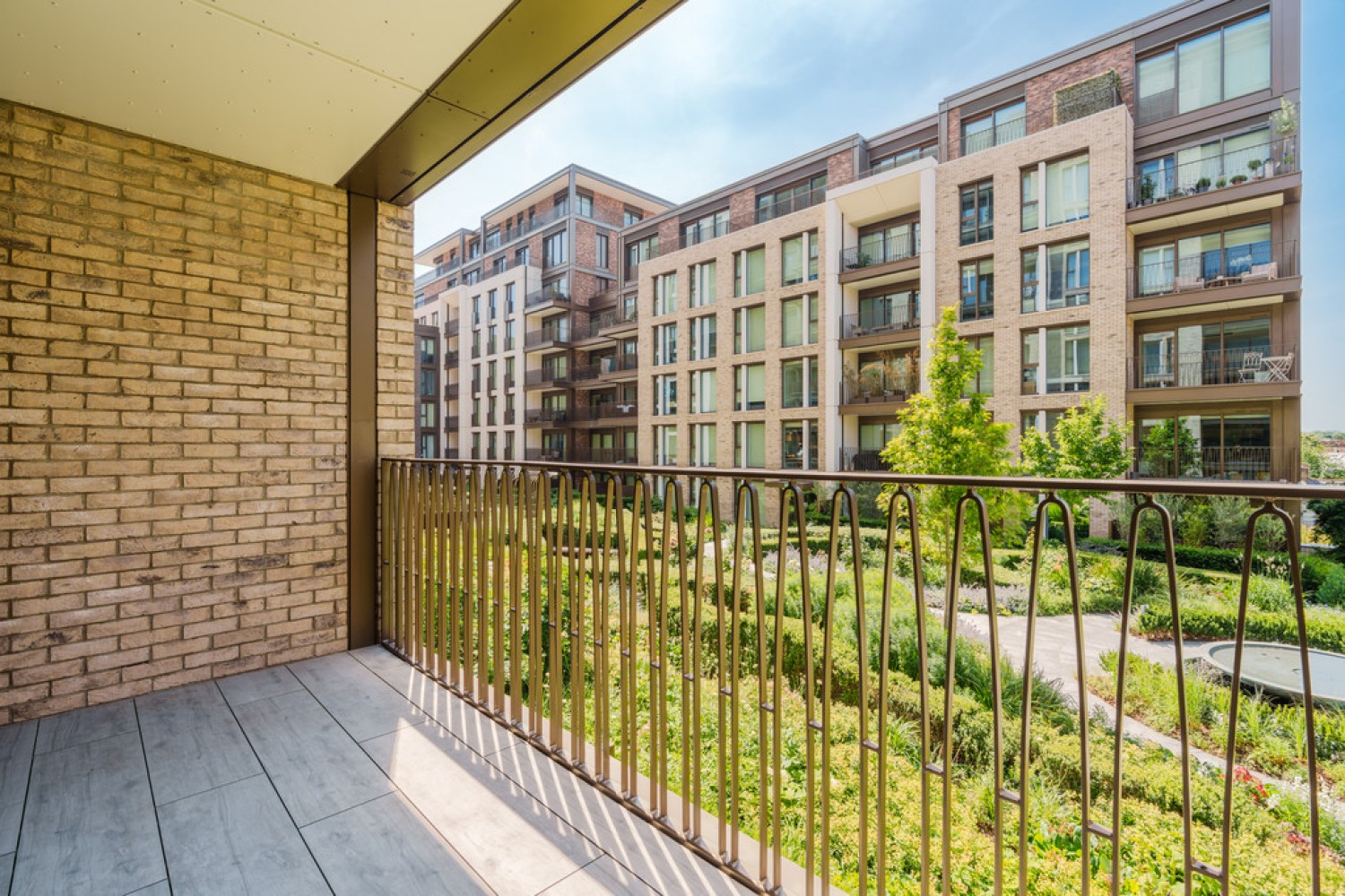 2 bedroom Flat for Sale Saxon House, Kings Road Park