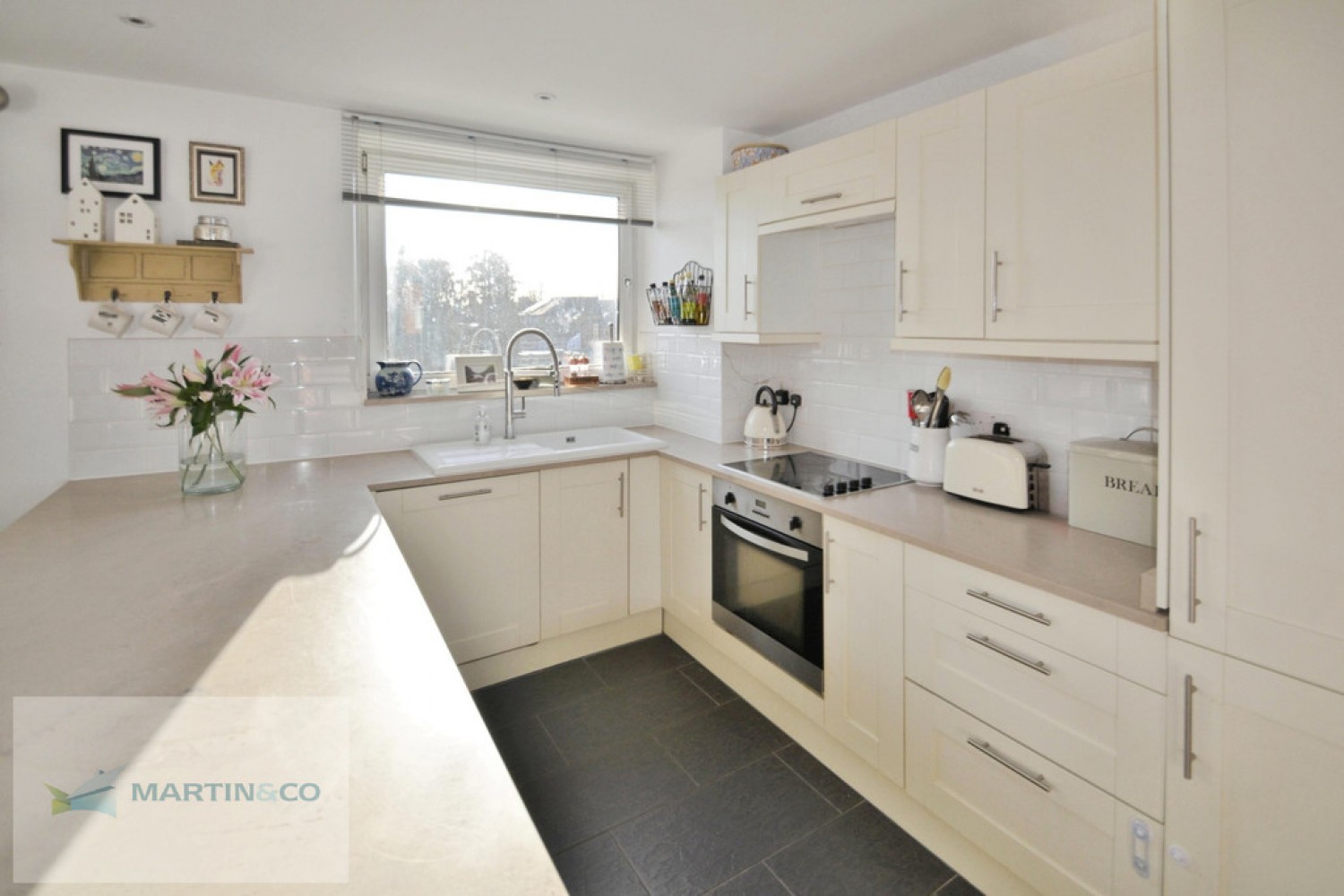 2 bedroom Flat for Letting Walton On Thames