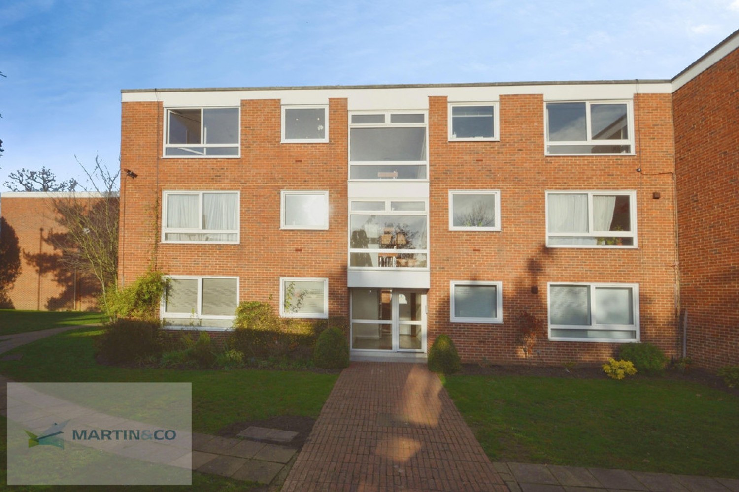 2 bedroom Flat for Letting Walton On Thames