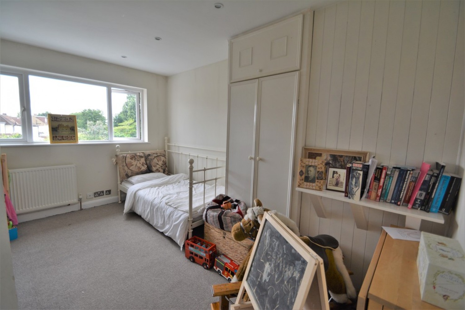 3 bedroom House for Letting Franklyn Road, Walton On Thames