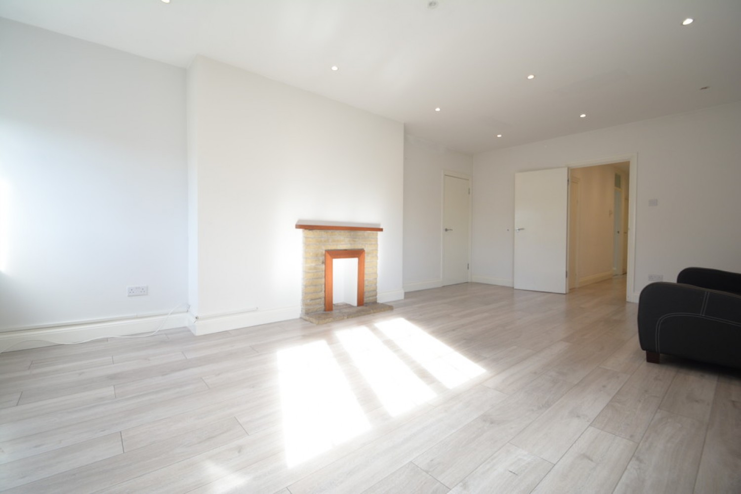 2 bedroom Flat for Letting Hersham Road