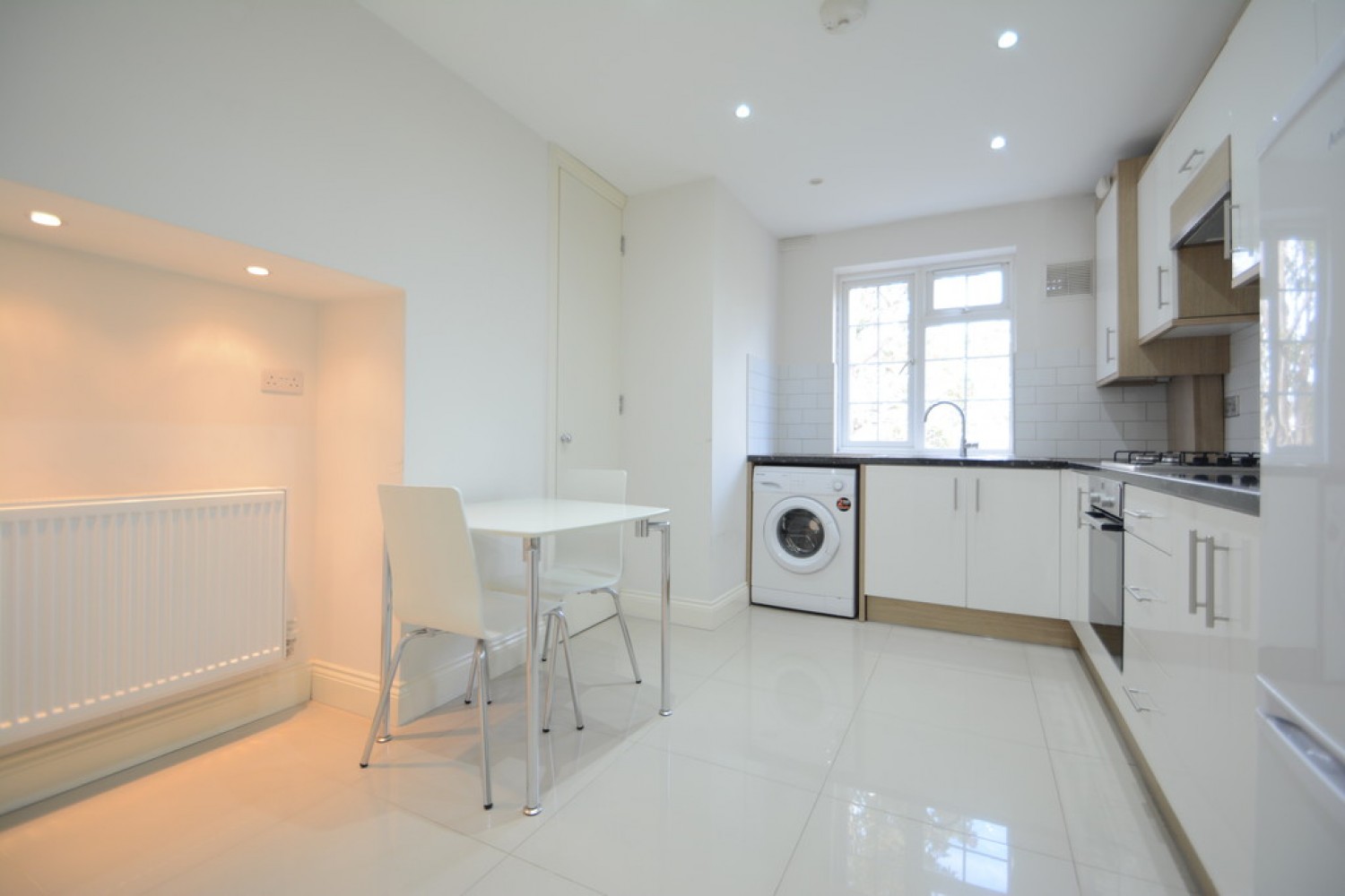 2 bedroom Flat for Letting Hersham Road