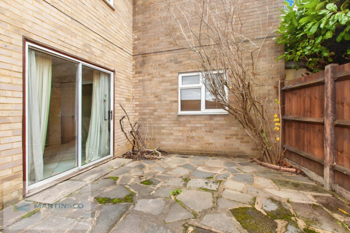 Broad Close