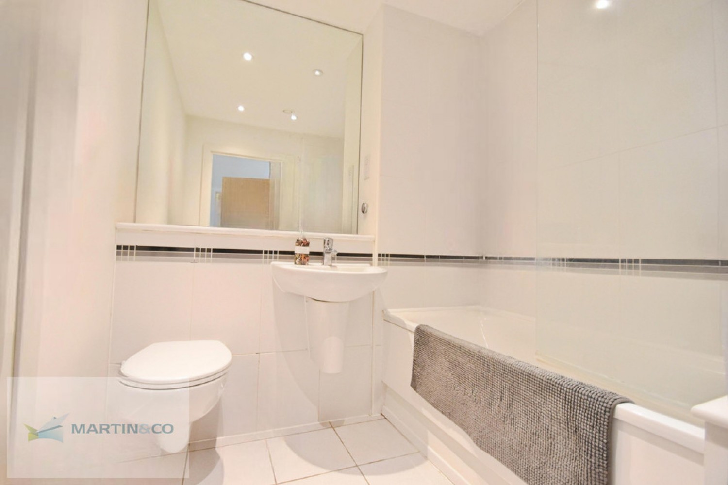 1 bedroom Flat for Sale Pretoria Road, Cherstsey