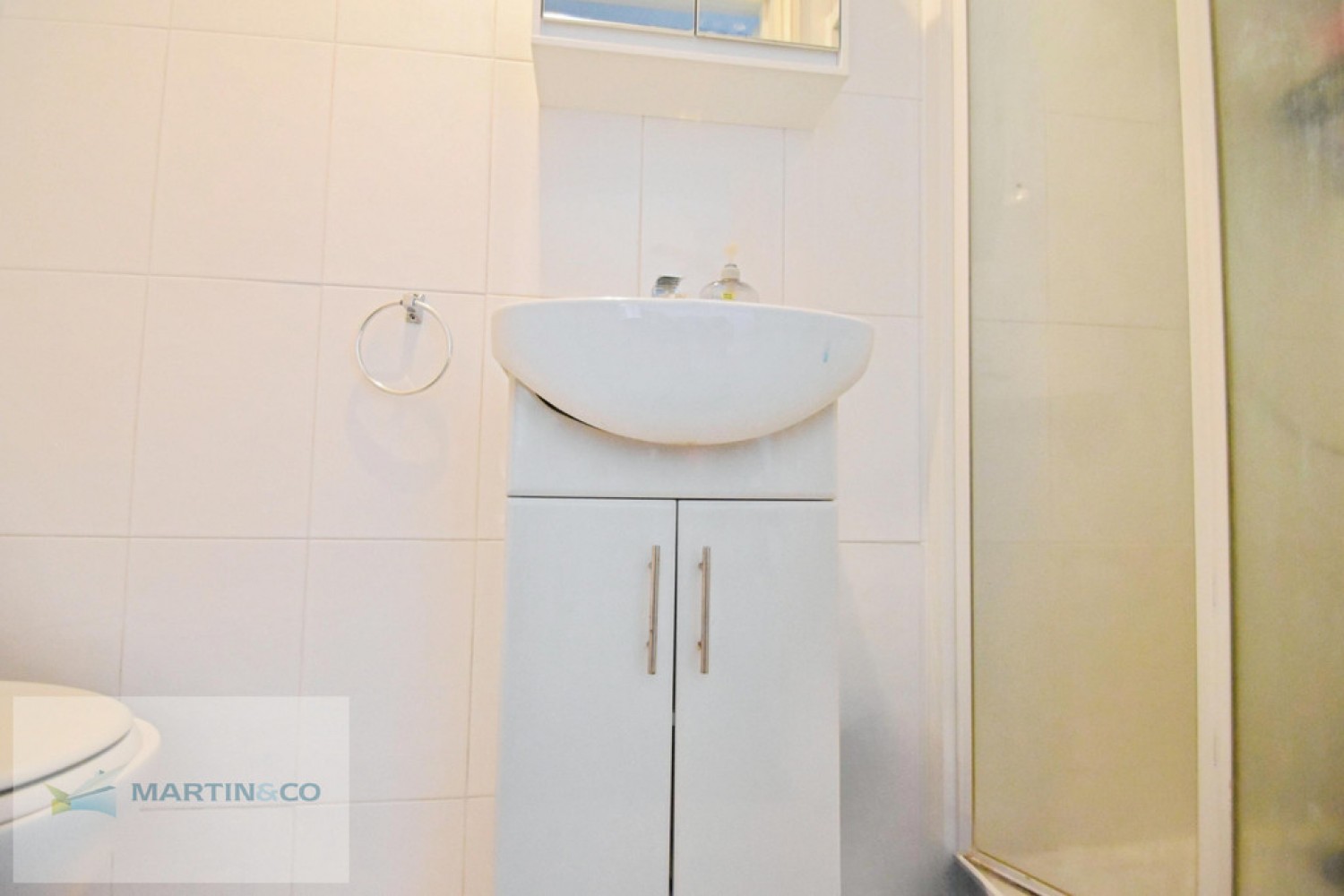 3 bedroom House for Sale Berkeley Drive, West Molesey