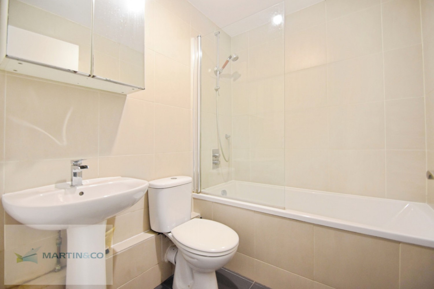 2 bedroom Flat for Letting Garson Road, Esher, Surrey