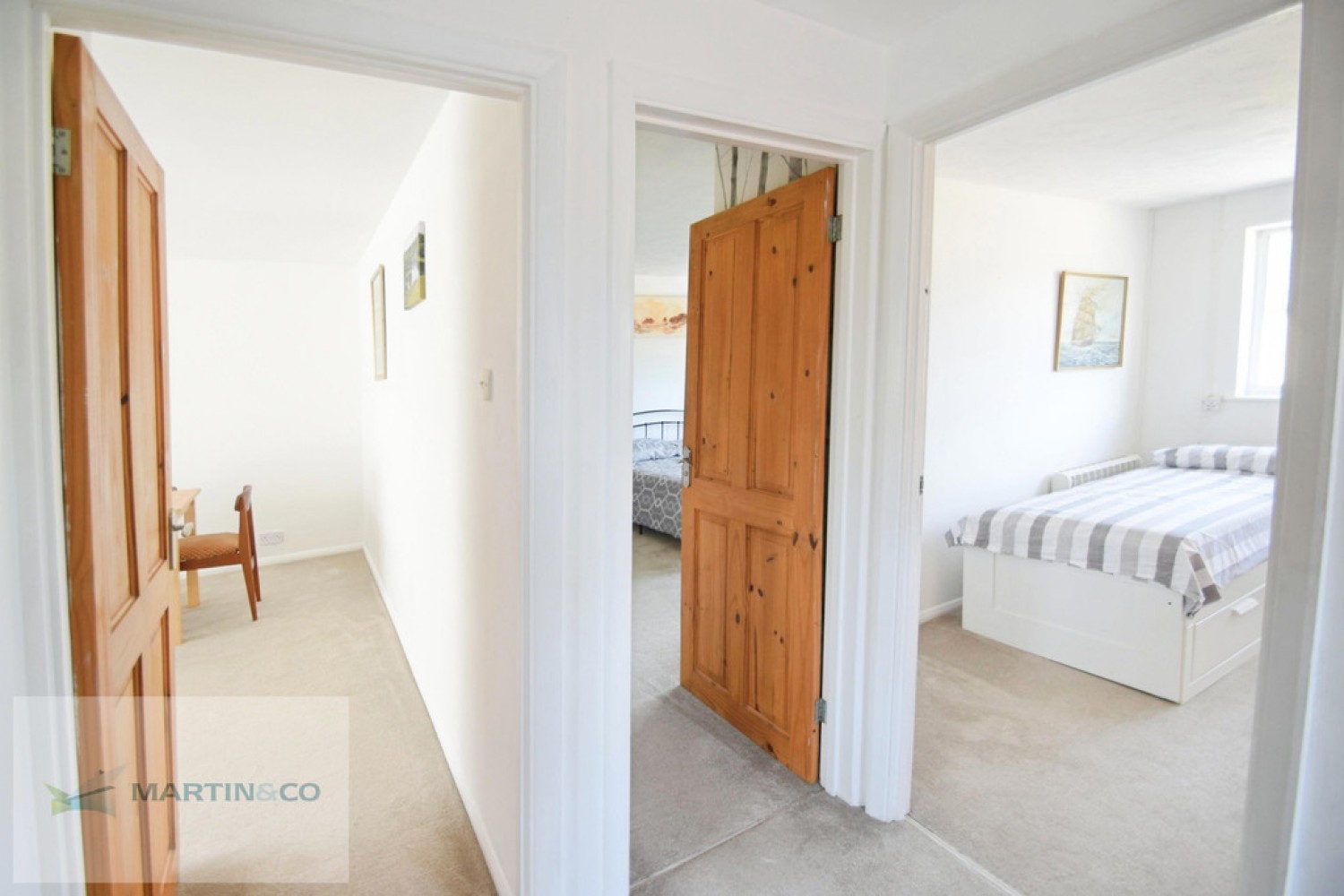 2 bedroom Flat for Sale Walton On Thames, Hersham
