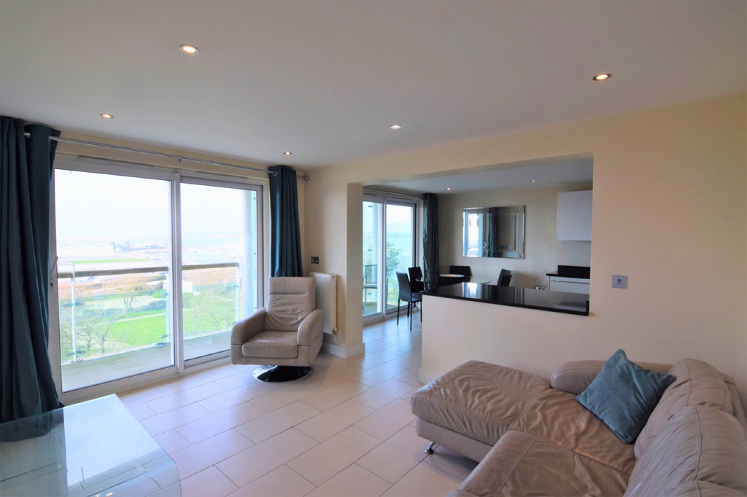 2 bedroom Flat for Sale Ayton Drive, Portland