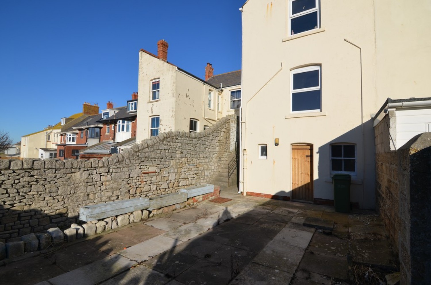 2 bedroom Flat for Letting Queens Road, Portland