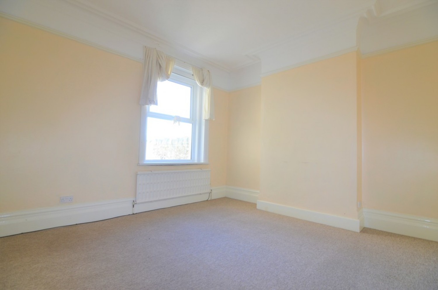 2 bedroom Flat for Letting Queens Road, Portland