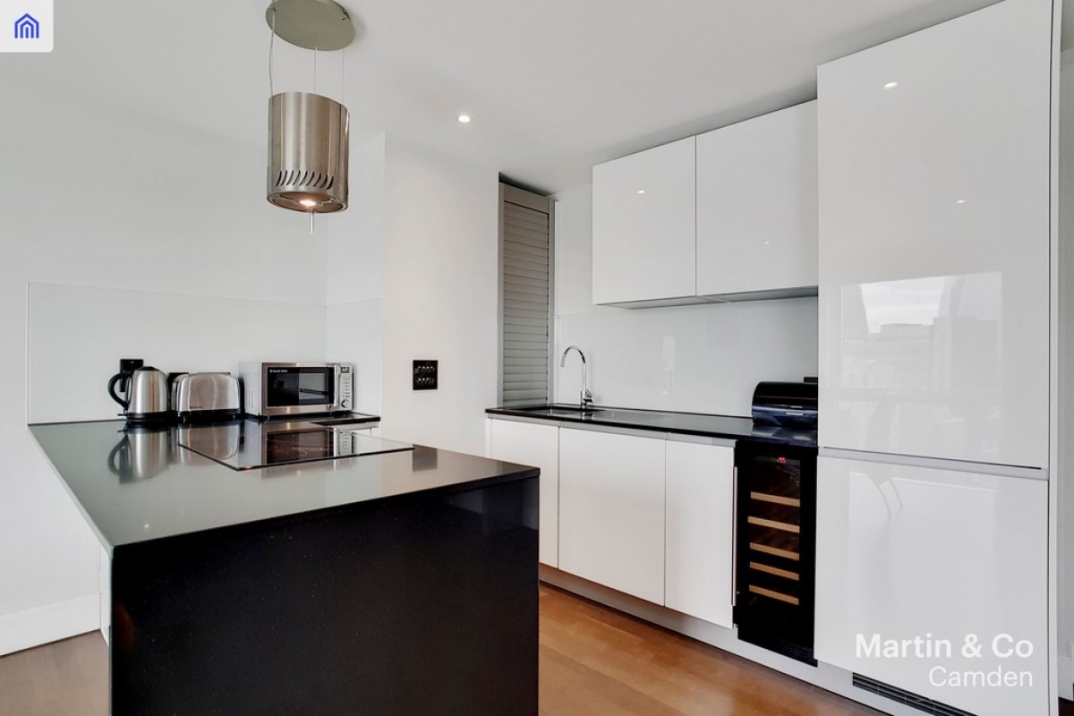 One Commercial Street TO LET