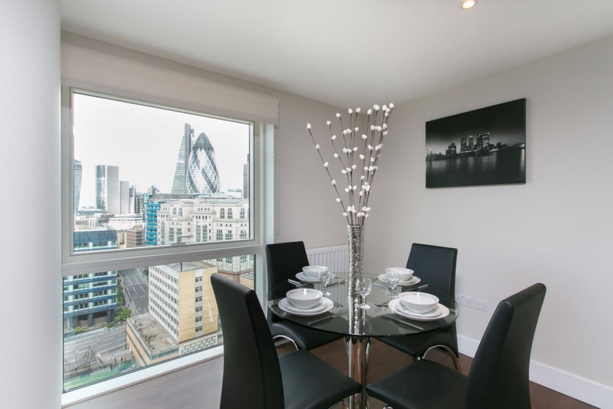 One Commercial Street TO LET