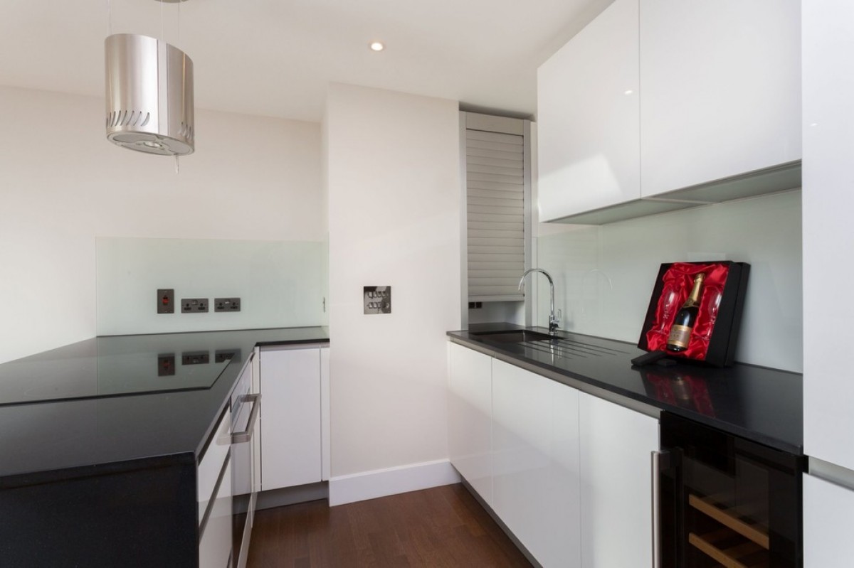 One Commercial Street TO LET