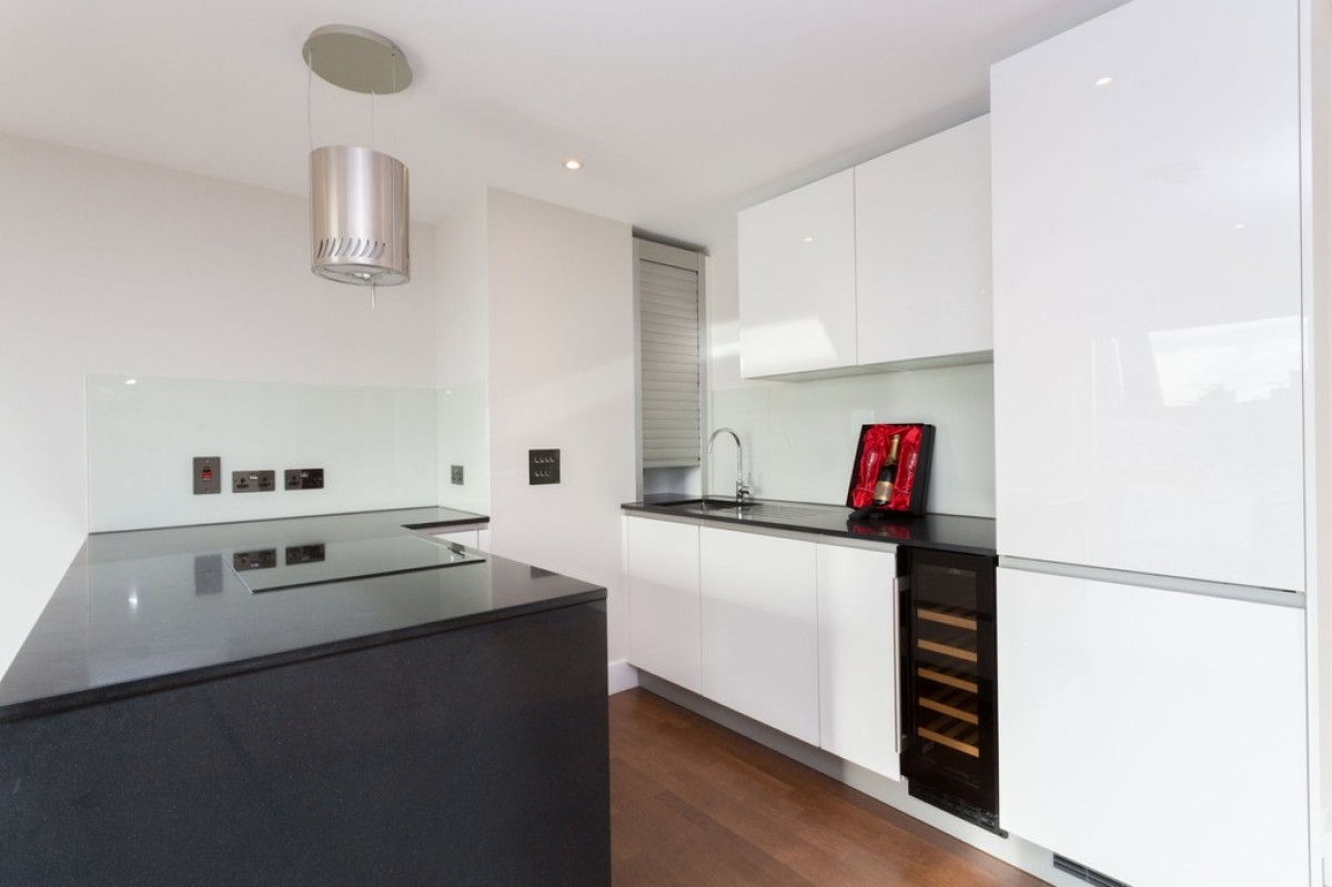 One Commercial Street TO LET