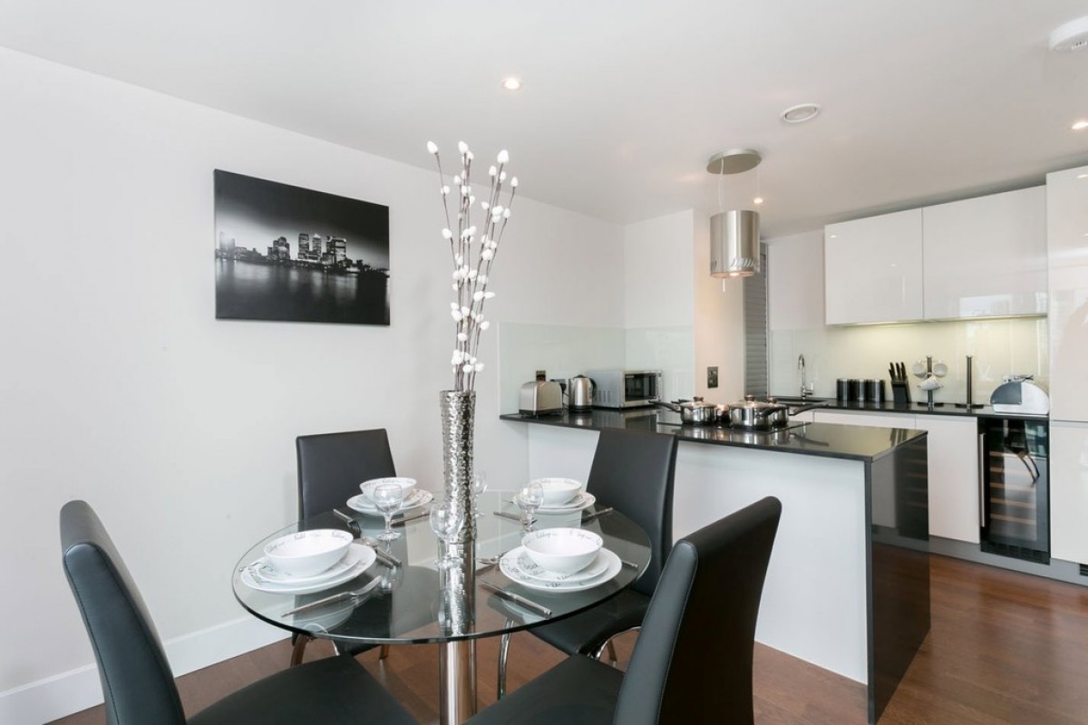 One Commercial Street TO LET