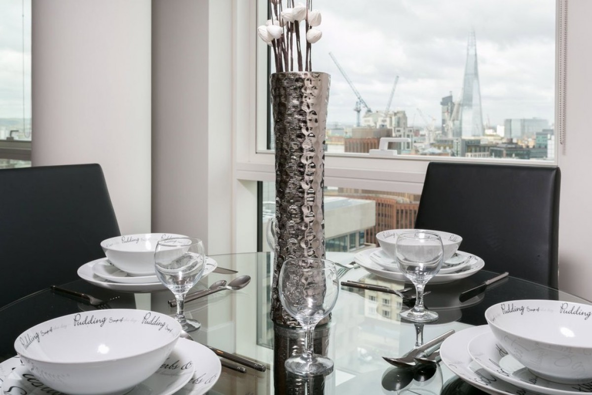 One Commercial Street TO LET