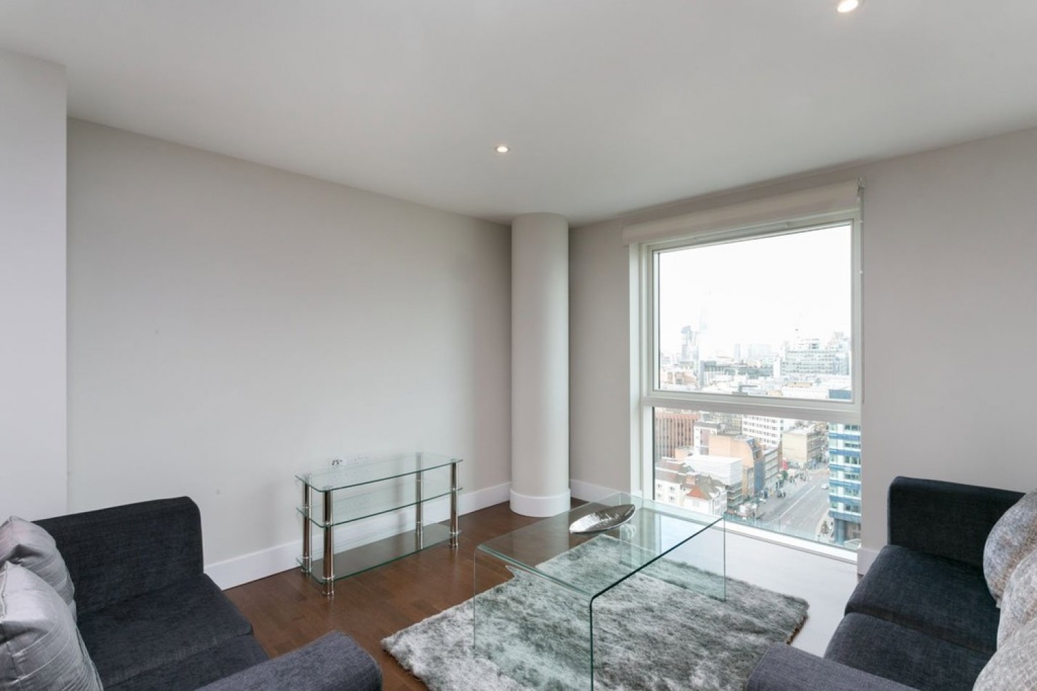 One Commercial Street TO LET